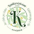 Logo einer Kräuterwerkstatt mit einem grünen stilisierten Buchstaben K, umgeben von Blättern und kleinen gelben Früchten, mit einer Website-Adresse www.krtr.at.