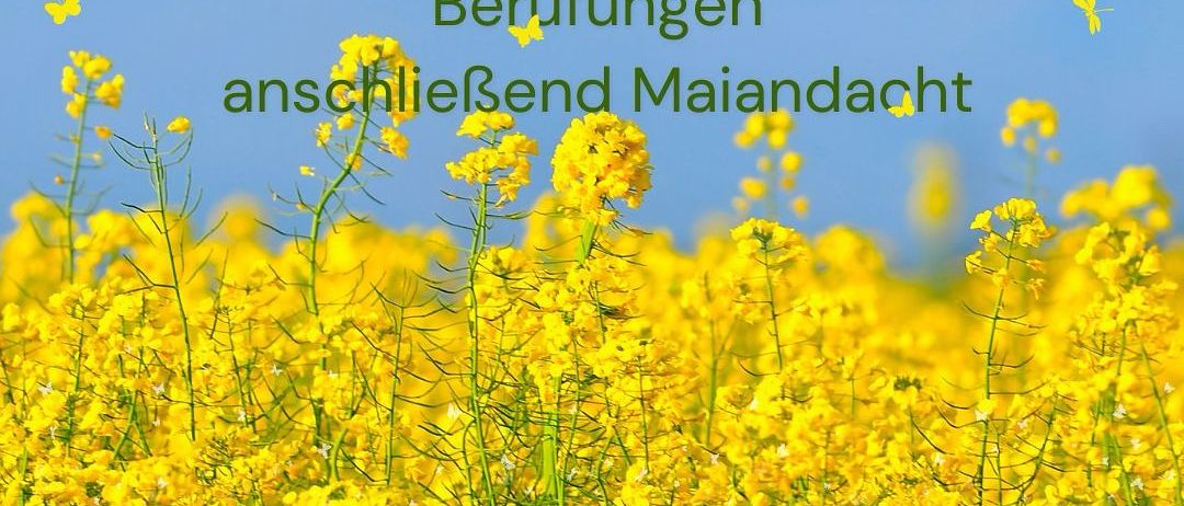 Ein Plakat kündigt eine religiöse Veranstaltung am 15. Mai 2025 an. Es zeigt ein Feld gelber Blumen und erwähnt eine Beichte um 18:30 Uhr und einen Gottesdienst um 19 Uhr über geistliche Berufungen.
