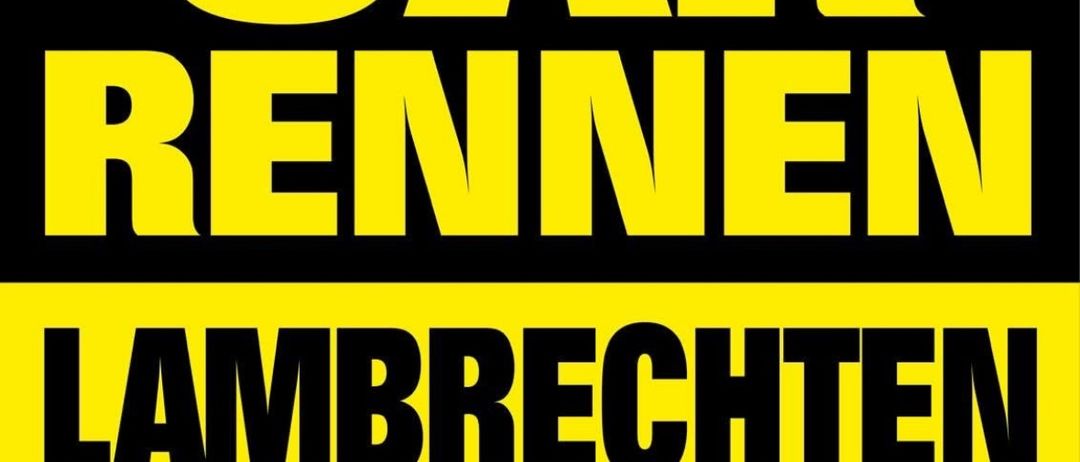 Ein Plakat in Gelb und Schwarz bewirbt ein Autorennen in Lambrechten am Pfingstsonntag, 8. Juni.