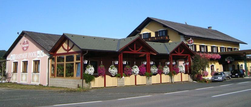 Bild enthält, Neighborhood, Hotel, Suburb, City, Car, Street, Housing, Motel