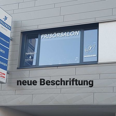 Bild enthält, Building, Advertisement, Office Building