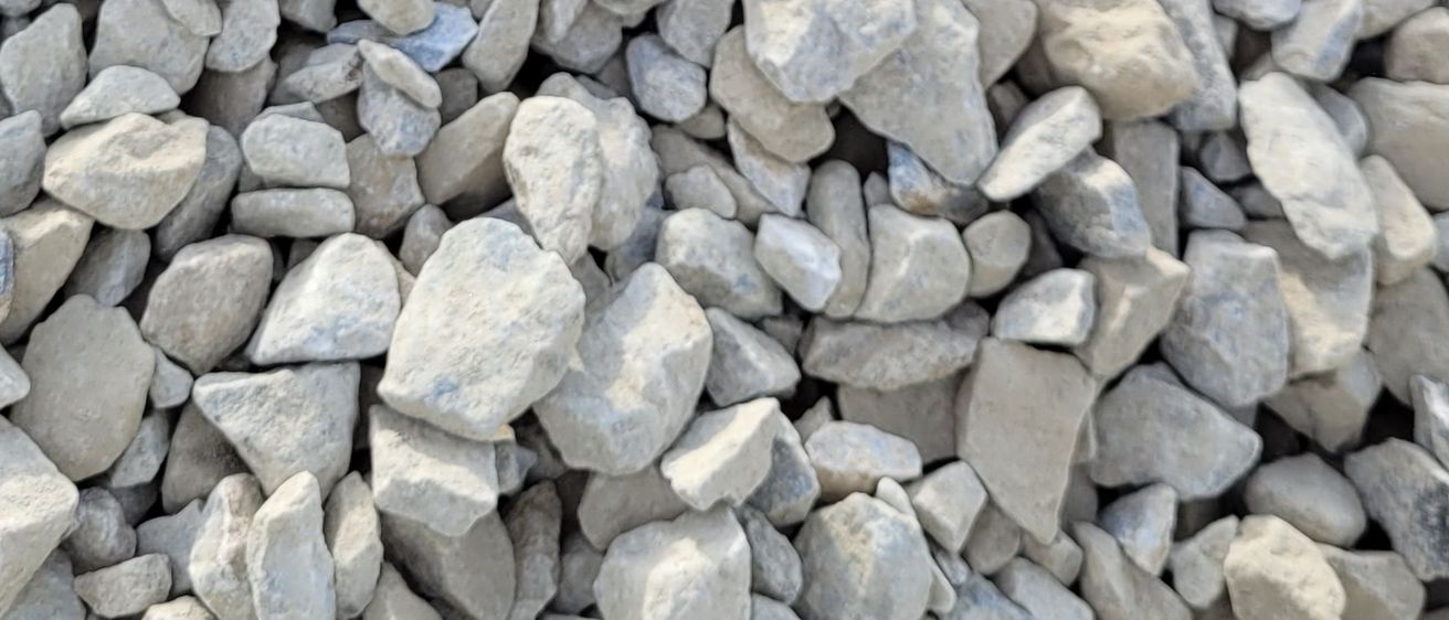 Bild enthält, Rubble, Rock, Pebble, Baby, Person