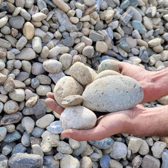 Bild enthält, Pebble, Rock, Road