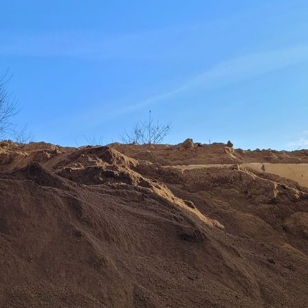 Bild enthält, Soil, Outdoors, Shelter, Ground, Desert, Nature, Scenery, Road, Field, Tent