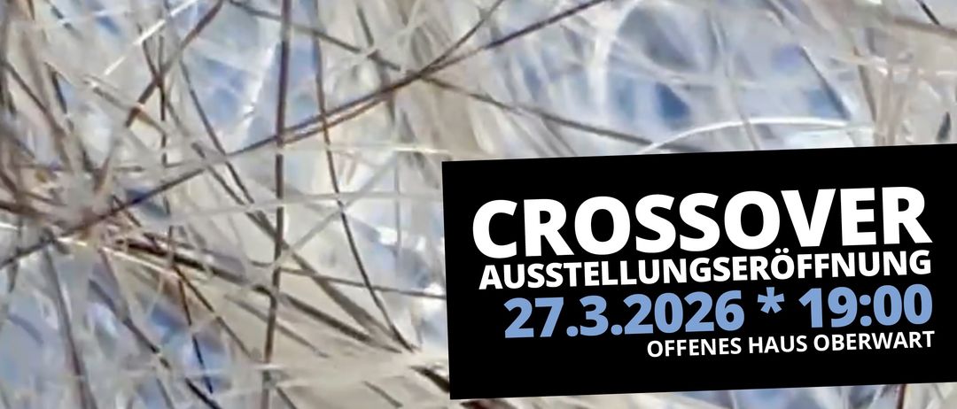 Ein Bild mit schwarzem Hintergrund zeigt den Text 'CROSS AUSSTELUNGS 27.3.2026 OFFEN'. Das Datum '27.3.2026' ist in blauer Schrift geschrieben, während die Wörter 'CROSS AUSSTELUNGS' und 'OFFEN' in weiß sind.