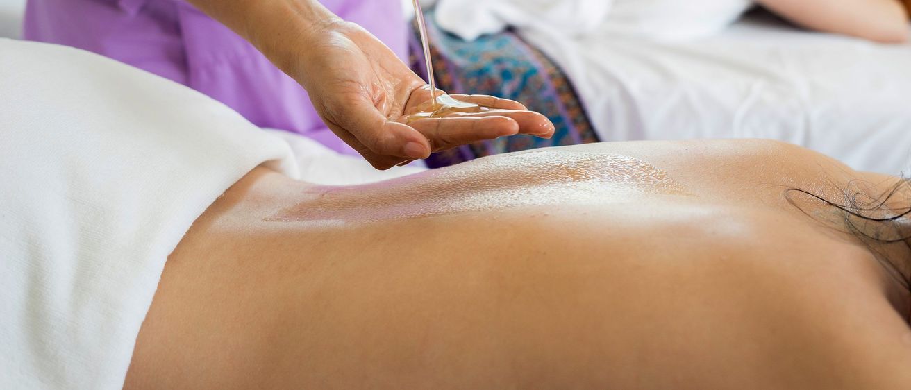 Bild enthält, Massage, Person, Adult, Female, Woman, Patient, Spa, Face, Head