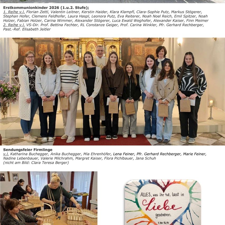 Gruppenfoto der Schüler der Erstkommunionklasse 2026 vor einem Altar, mit Papiertüten in der Hand. Foto einer Gruppe von Erwachsenen und Kindern, die um einen Tisch sitzen und Körbe flechten.