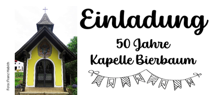 Ein Bild zeigt eine kleine gelbe Kirche mit einem Kreuz auf der Spitze, einer schwarzen Tür und einem Fenster. Unten steht 'Einladung 50 Jahre Kapelle Bierbaum'. Ein dekoratives Banner hängt im Vordergrund.