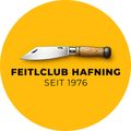 Ein gelbes kreisförmiges Logo mit einem Messer mit hölzerne Griff. Der Text lautet 'Feitlclub Hafning Seit 1976'.