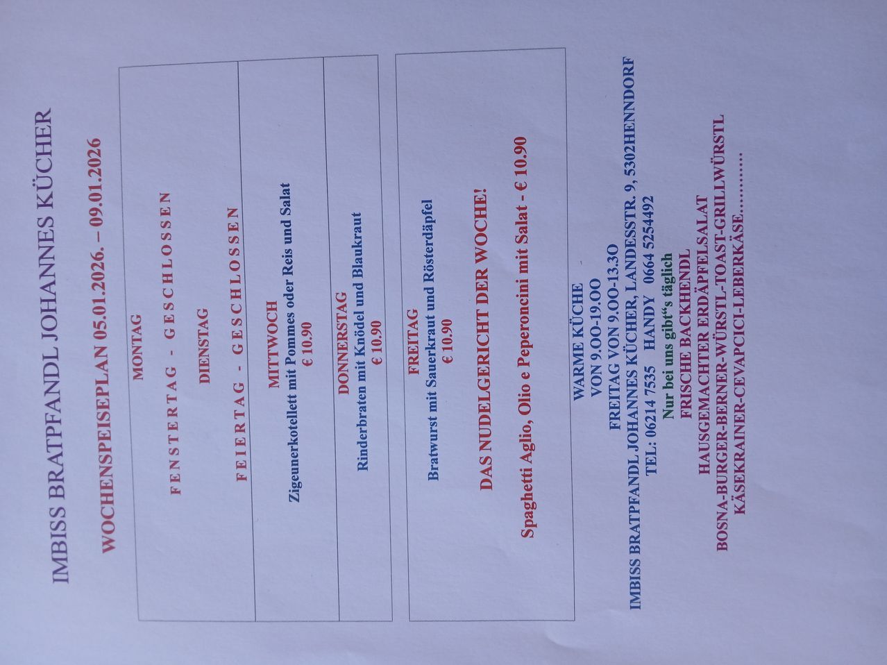 Ein weißes Dokument mit rotem und blauem Text, in Spalten organisiert. Es scheint ein Menü oder eine Liste von Artikeln mit Preisen zu sein. Jeder Artikel wird mit seinem Namen und Preis aufgeführt.