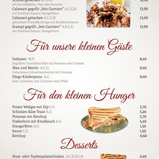 Ein Menü mit Gerichten wie gegrillten Tintenfischringen mit Sauce, gebackenem Tintenfisch und gegrillten Garnelen. Ein anderer Bereich bietet gegrillte Putenfleischfilets, gebackenes Schweineschnitzel und Kinderpizza. Desserts umfassen Nuss- oder Schokoladenpalatschinken.