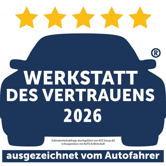 Blaue Autosilhouette mit fünf gelben Sternen darüber. Der Text lautet 'Werkstatt des Vertrauens 2026' und 'Ausgezeichnet vom Autofahrer' darunter.