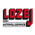 Logo für Lozej GmbH, ein Unternehmen, das volle Autoservice anbietet. Rote und schwarze Schriften auf weißem Hintergrund.