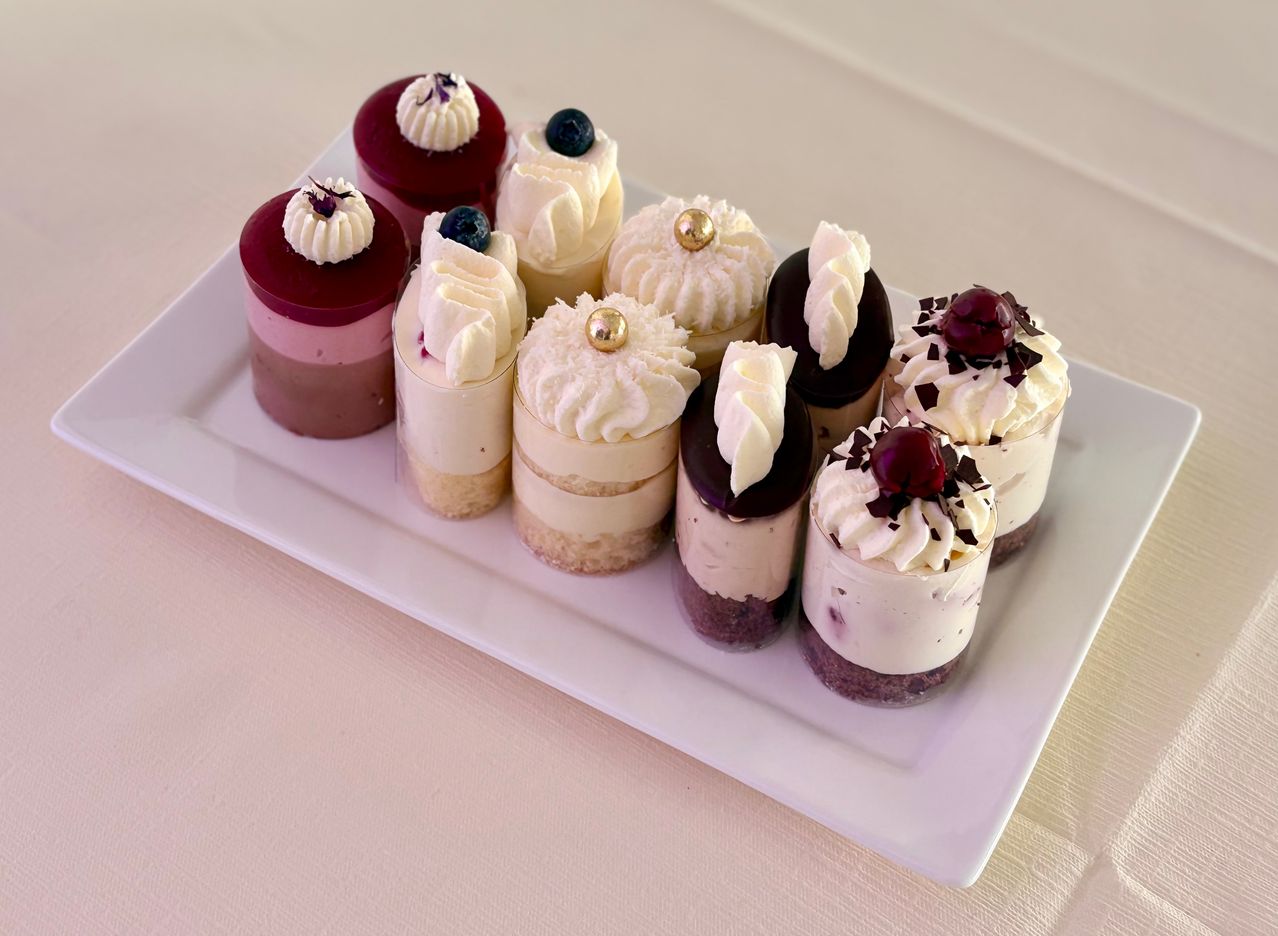 Bild enthält, Cream, Dessert, Food, Food Presentation, Mousse, Ice Cream, Plate