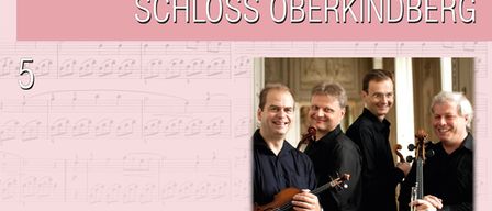 Plakat für eine klassische Musikveranstaltung mit vier Männern, die Violinen halten, am 31. Mai 2026 um 19:30 Uhr im Barocksaal des Schlosses Oberkindberg.