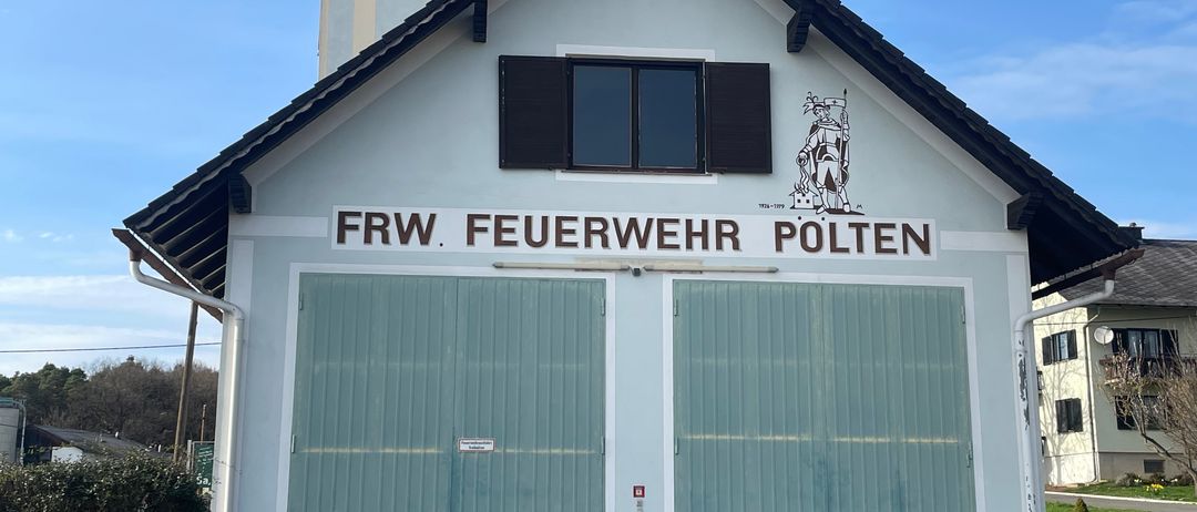 Bild enthält, Garage, Indoors, Gate