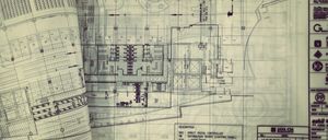 Architektonischer Bauplan mit beschrifteten Komponenten wie DDC, DB, S/S, ST und Statusanzeigern. Abmessungen und Maße sind markiert.