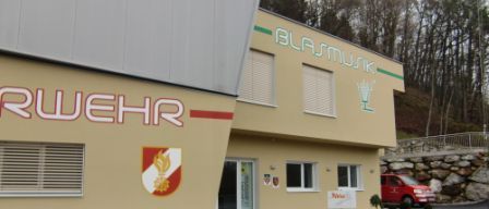 Bild enthält, City, Road, Street, Urban, Indoors, Architecture, Building, Hotel, Car, Vehicle