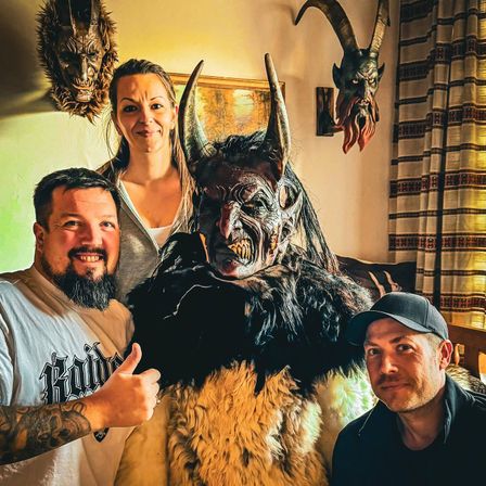 Bild enthält, Person, Photobombing, Adult, Male, Man, Face, Photography, Portrait, Antelope, Bride