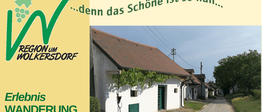 Ein Plakat mit einem weißen Gebäude mit braunem Dach und grüner Tür, mit dem Text '... denn das Schöne ist so nah' oben.