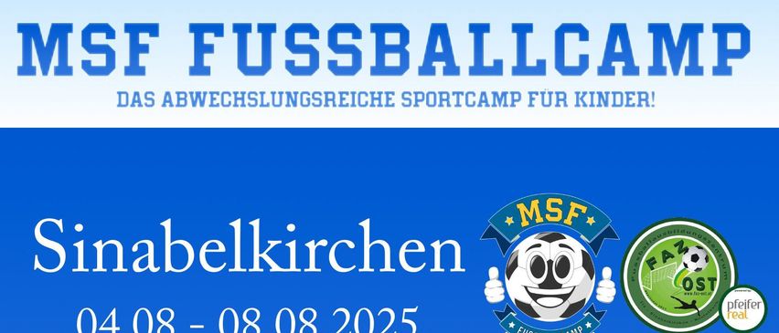 Ein Junge spielt Fußball mit einem Ball auf einem Feld. Im Hintergrund steht Text und unten befinden sich Logos.