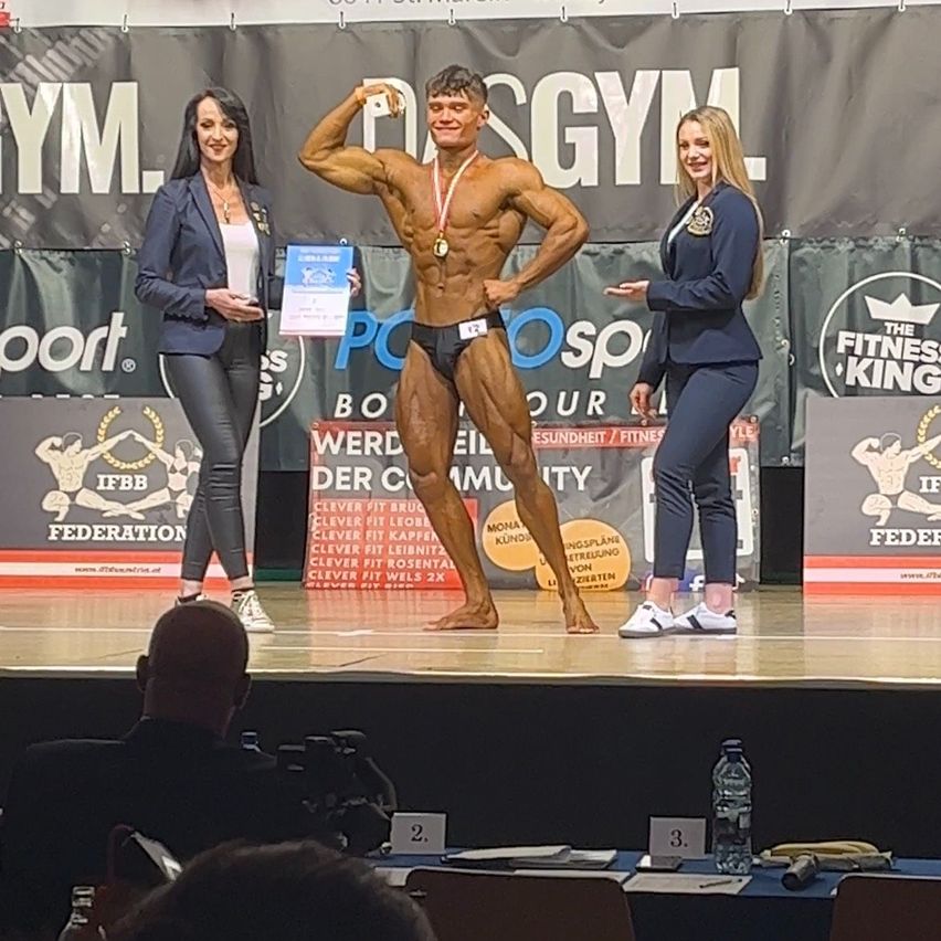 Bild enthält, Adult, Female, Person, Woman, People, Dancing, Male, Man, Solo Performance, Crowd