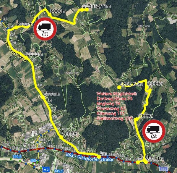Eine Karte, die eine Route mit einer gelben Linie und mehreren Entfernungen zeigt. Die Route ist mit einem roten Kreisschild markiert, das ein Gewichtslimit von 7,5 t anzeigt. Zusätzliche Straßen und Wege sind mit Entfernungen beschriftet.