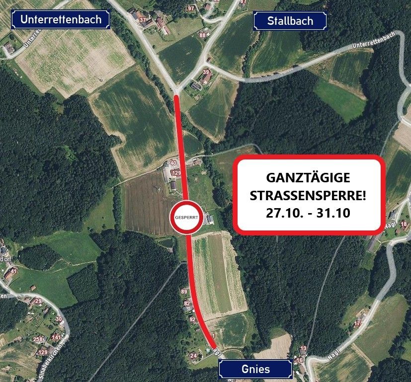Eine Luftaufnahme zeigt eine Straße zwischen Unterrettenbach und Stallbach. Eine rote Linie zeigt eine Straßensperrung vom 27.10. bis 31.10. an.
