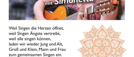 Ein Plakat mit einer lächelnden Frau, die eine Gitarre spielt, mit den Worten 'Singer mit Simonetta'. Das Plakat enthält auch einen Zitat über die Kraft des Singens und das Datum '18.12.2025'.
