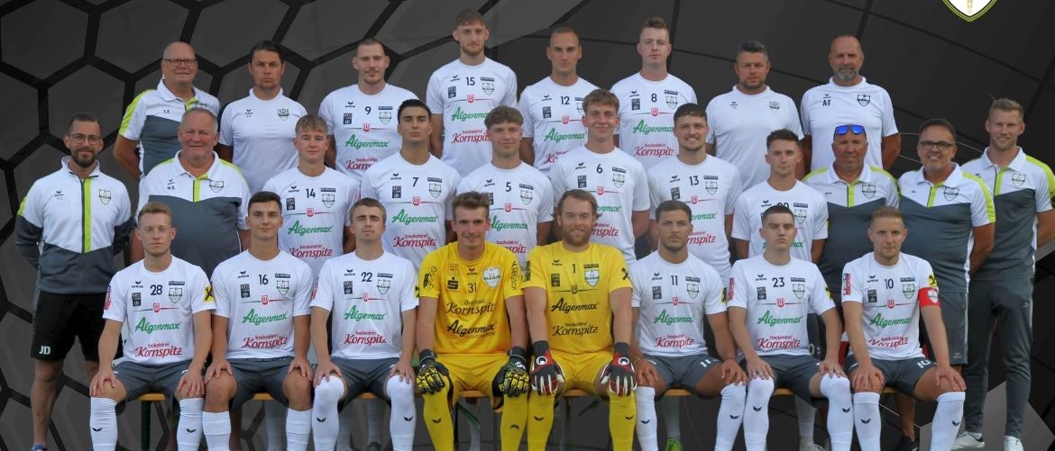 Bild enthält, People, Person, Team, Groupshot, Adult, Male, Man, Shoe, Boy, Teen