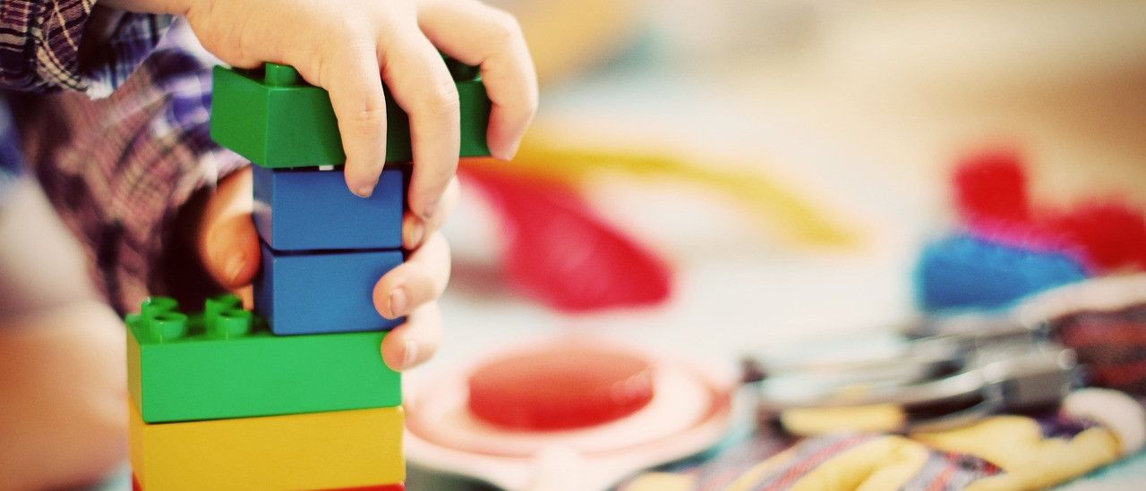 Bild enthält, Body Part, Finger, Hand, Person, Toy, Lego Set