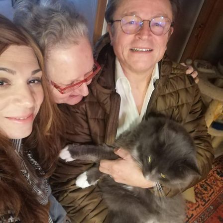 Bild enthält, Face, Head, Photography, Portrait, Coat, Jacket, Accessories, Glasses, People, Selfie