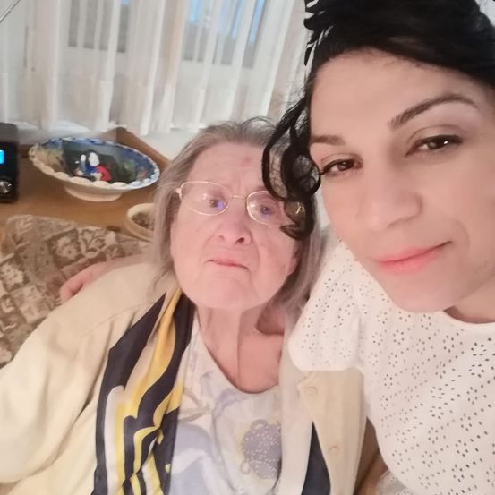 Bild enthält, People, Person, Head, Face, Photobombing, Sad, Selfie