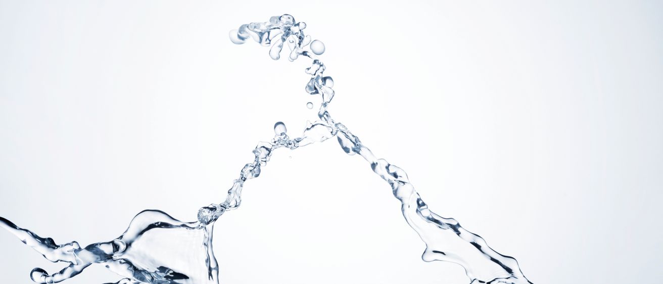 Bild enthält, Water, Droplet, Outdoors, Nature, Smoke Pipe