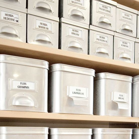 Bild enthält, Mailbox, Private Mailbox, Furniture, Shelf