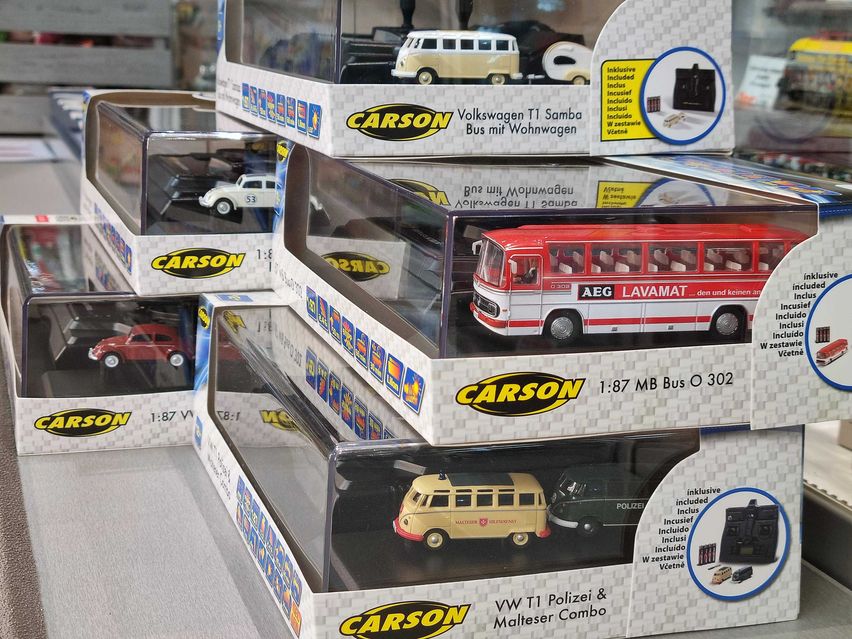Bild enthält, Bus, Vehicle, Person, Car, Fire Truck, Truck