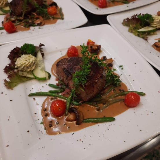 Bild enthält, Food, Food Presentation, Plate, Meat, Mutton