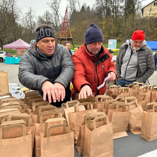 Bild enthält, Beach, Coast, Nature, Outdoors, Sea, Shoreline, Water, Adult, Man, Person