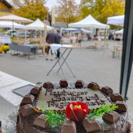 Bild enthält, Birthday Cake, Cake, Cream, Dessert, Food, People, Person, Food Presentation