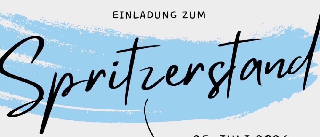 Ein Plakat für die Veranstaltung Spritzerstand am 25. Juli 2026, Beginn um 18 Uhr im Tennishaus. Das Plakat zeigt zwei Getränke mit Zitronenscheiben und Minzblättern. Zusätzlicher Text erwähnt Bier und Mixgetränke.