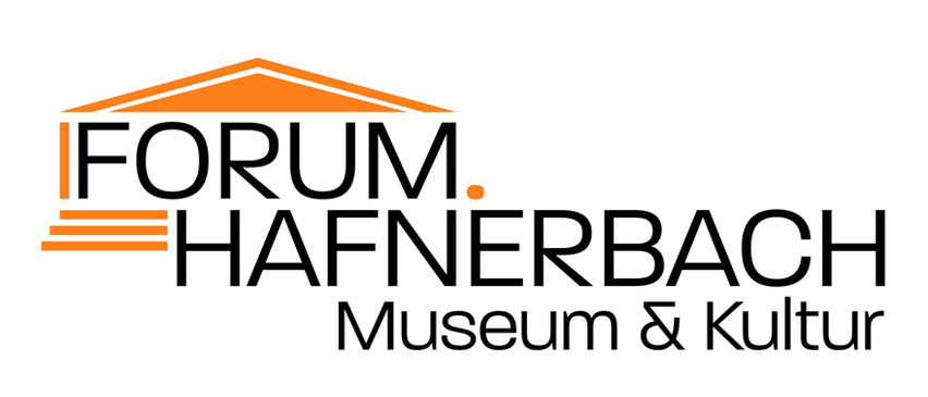 Logo des Forum Hafnerbach Museums & Kultur mit einem Dachsymbol in Orange und Text in Schwarz.