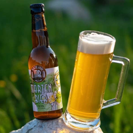 Bild enthält, Alcohol, Beer, Beverage, Glass, Lager, Beer Bottle, Bottle, Liquor