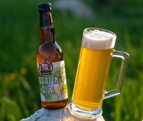 Bild enthält, Alcohol, Beer, Beverage, Glass, Lager, Beer Bottle, Bottle, Liquor