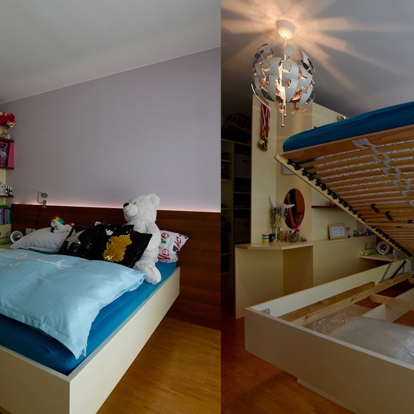 Zwei Bilder eines Schlafzimmers. Eines zeigt ein Bett mit einem weißen Teddybär, blauen Laken und dekorativen Kissen. Das andere zeigt ein hochgelegtes Bett mit einem Stauraum darunter.