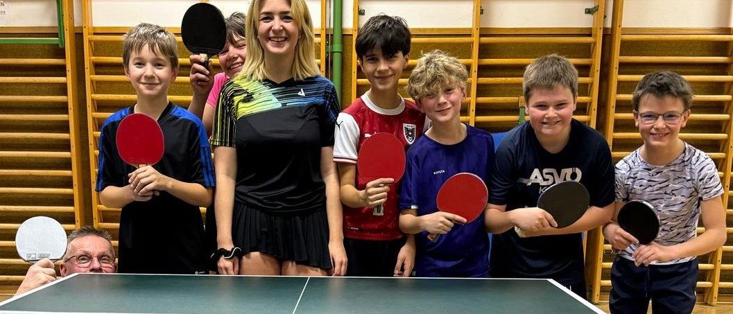 Bild enthält, Ping Pong, Ping Pong Paddle, Racket, Sport, Boy, Child, Male, Person, Face, Head