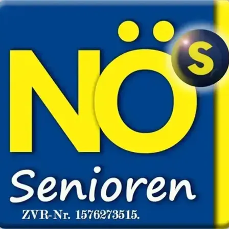Ein blaues und gelbes Etikett mit dem Text 'NO Senioren' in gelber Schrift und der Nummer '1576273515' darunter. Ein gelbes 'S' in einem Kreis auf der rechten Seite.