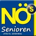 Ein blaues und gelbes Etikett mit dem Text 'NO Senioren' in gelber Schrift und der Nummer '1576273515' darunter. Ein gelbes 'S' in einem Kreis auf der rechten Seite.