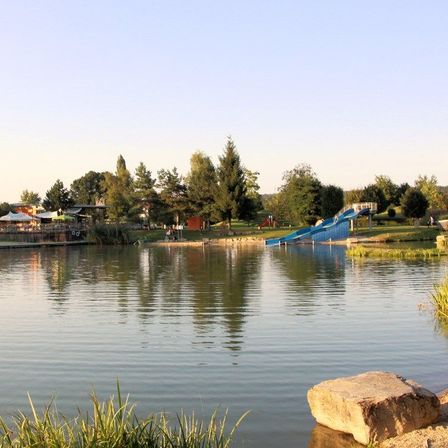 Bild enthält, Nature, Outdoors, Scenery, Waterfront, Lake, Park, Lakefront, Landscape, Pond, Tree