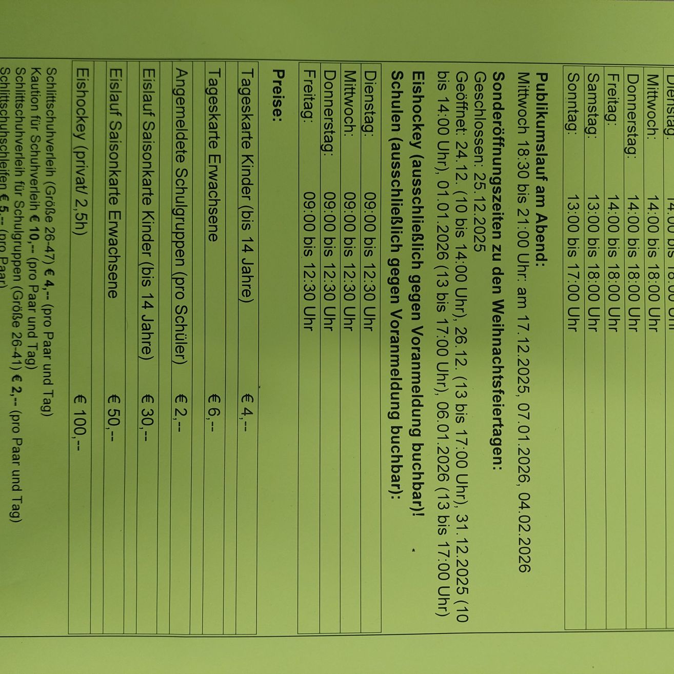 Tabelle mit verschiedenen Kategorien von Tickets, einschließlich Studenten-, Normal- und Sonderkategorien, mit entsprechenden Preisen und Daten. Beinhaltet Details für Tages- und Abendtickets, Gruppenpreise und spezifische Rabatte.