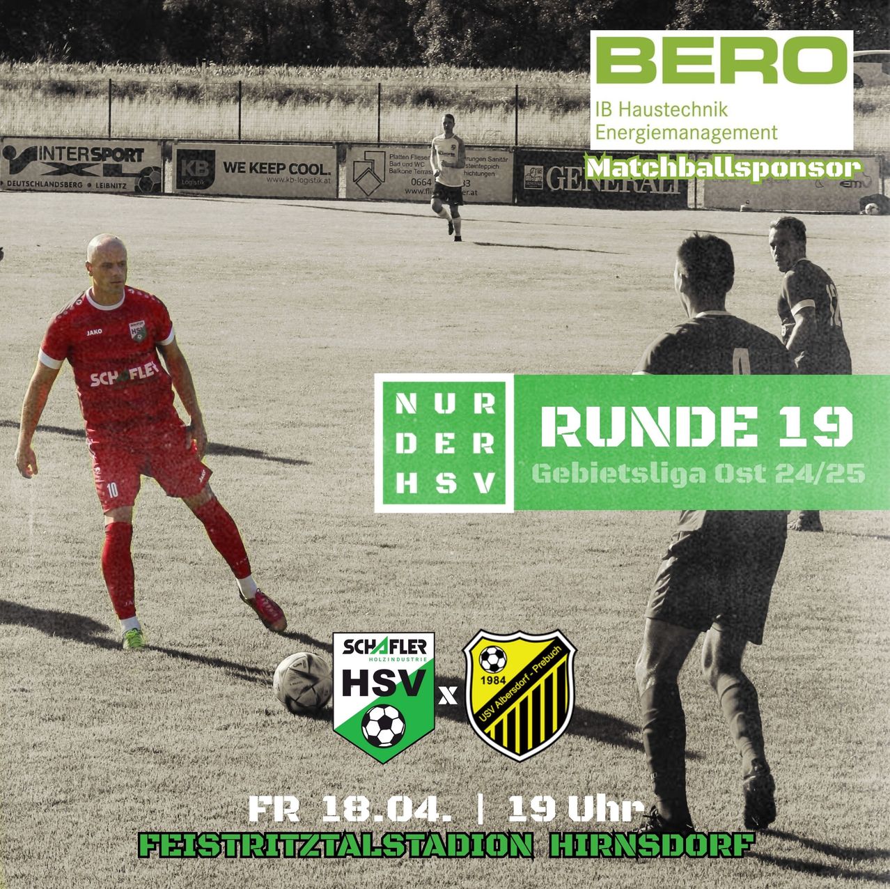 Ein Schwarz-Weiß-Foto einer Fußballpartie zeigt einen Spieler in Rot, der den Ball köpft. Der Textüberlagerung lautet 'FR 18.04. | 19 Uhr' und 'Nur der HSV'. Das Spiel wird von 'BERO' und 'Matchballsponsor' gesponsert.
